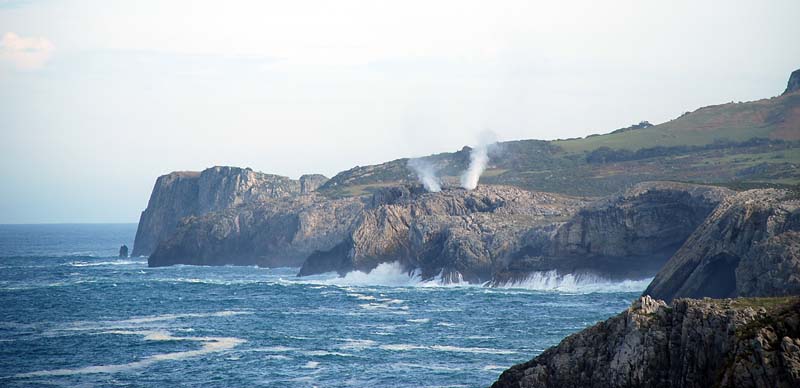 Los bufones de Arenillas en Asturias: Un espectáculo natural cercano a la playa de Gulpiyuri