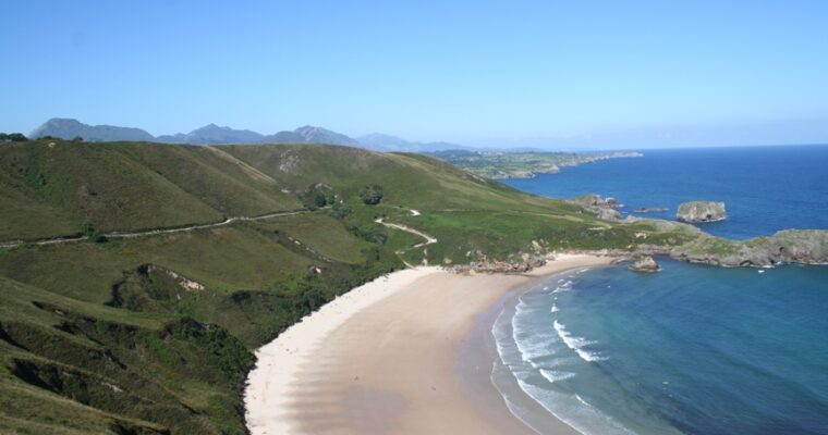 Playa de Torimbia en Nueva Llanes: Un Tesoro Escondido en Asturias