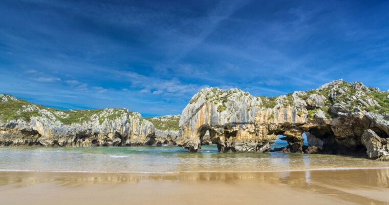 Playa de Cuevas del Mar en nueva llanes
